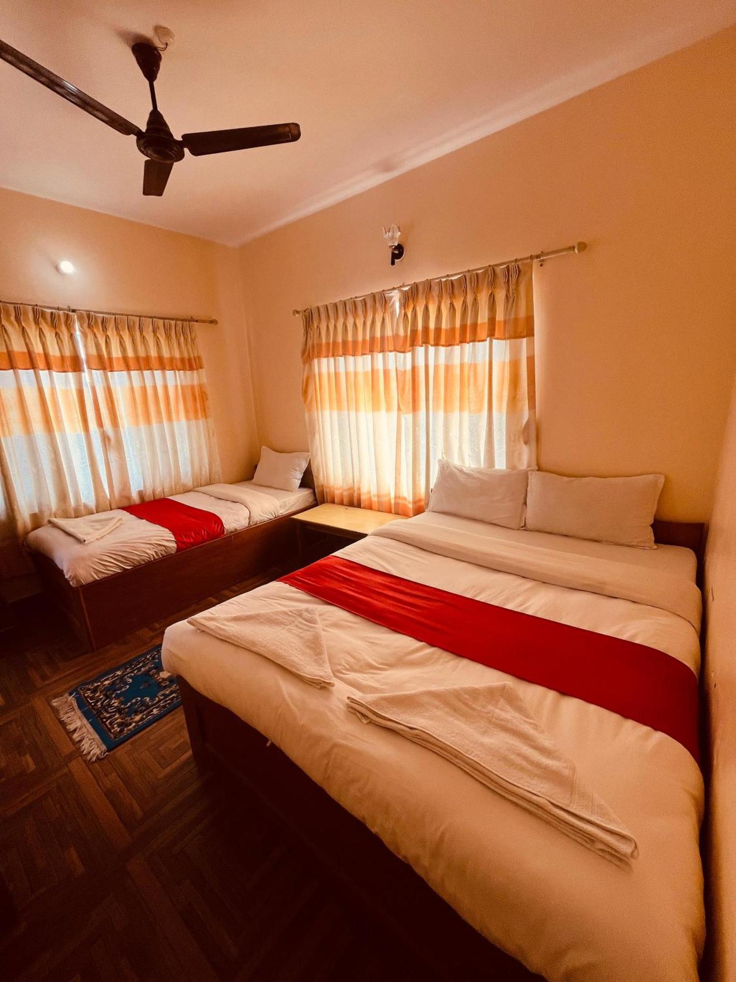 Hotel Global Inn Pokhara Exterior foto